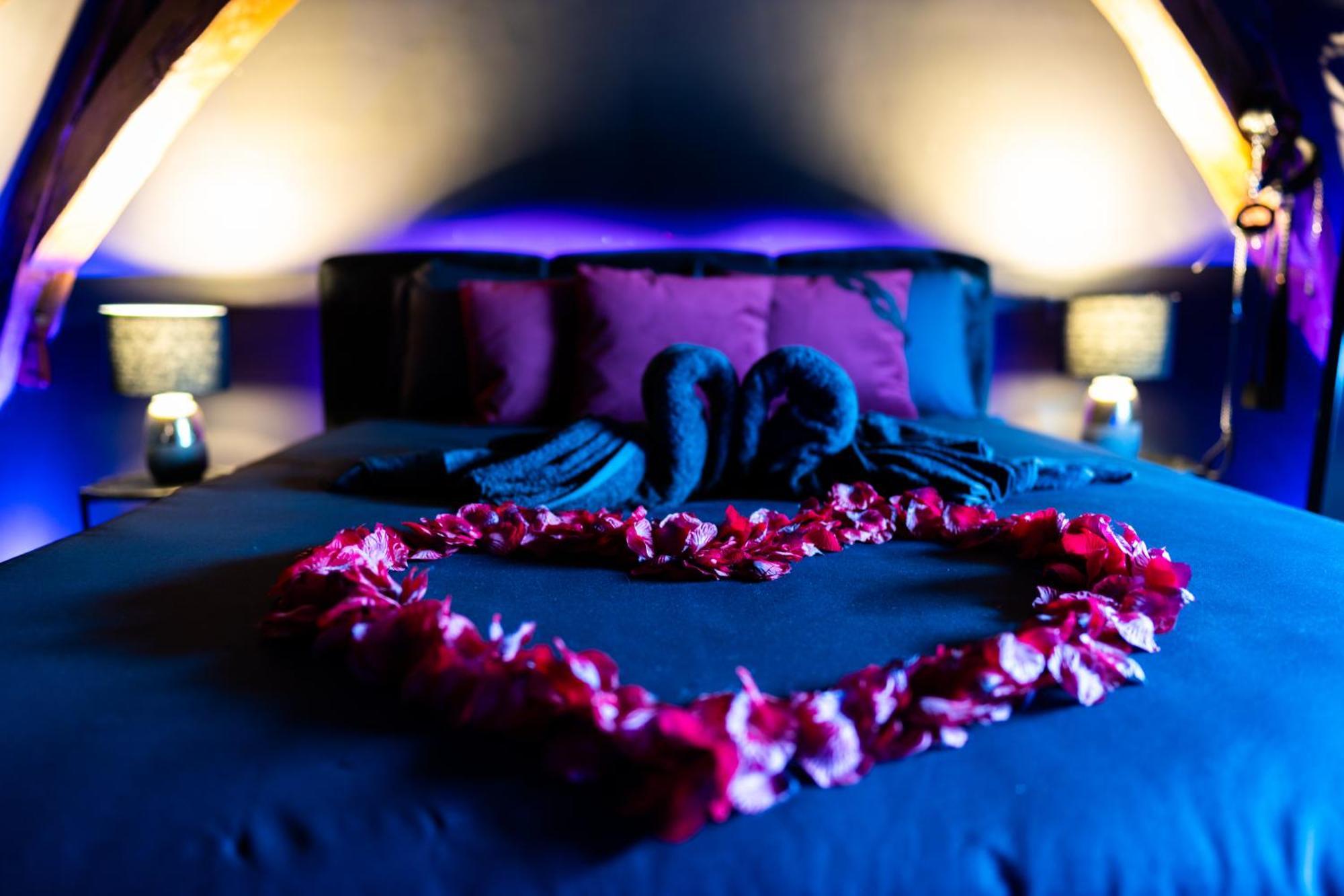 L'Evasion, Romantisme, Volupte & Jacuzzi Сомюр Екстер'єр фото